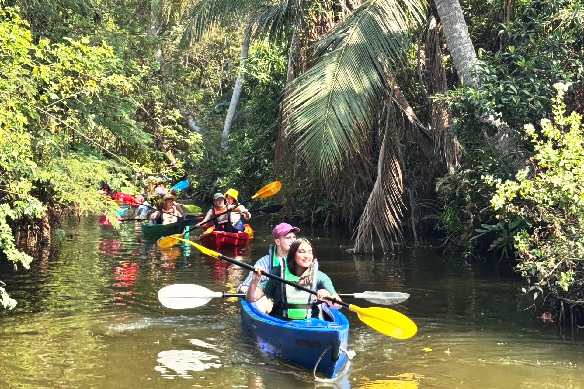 Bangkok: Hidden Kayaking & Damnoen Saduak Floating Market and Maeklong Railway Market