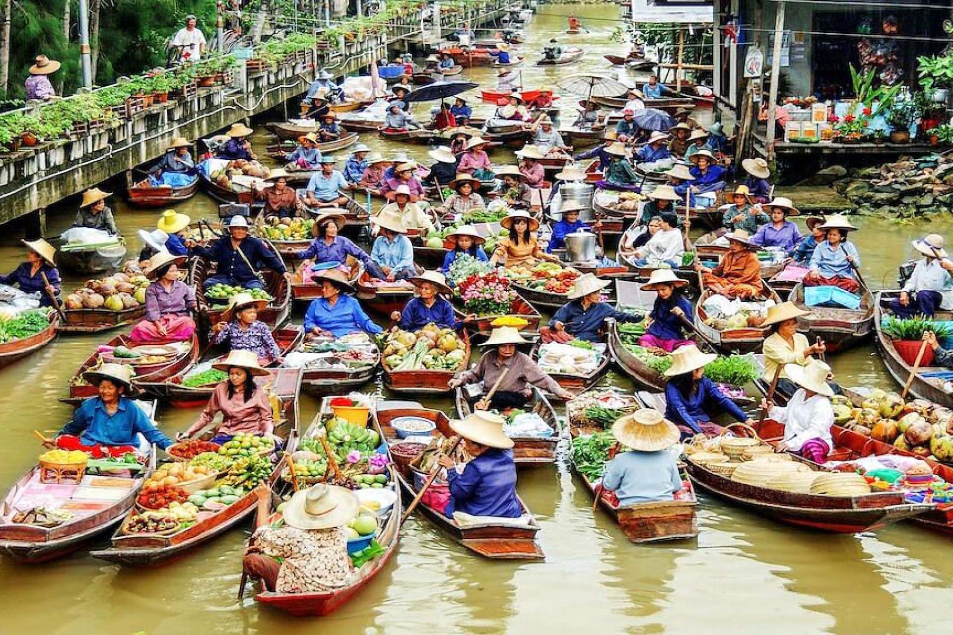 Bangkok: Hidden Kayaking & Damnoen Saduak Floating Market and Maeklong Railway Market