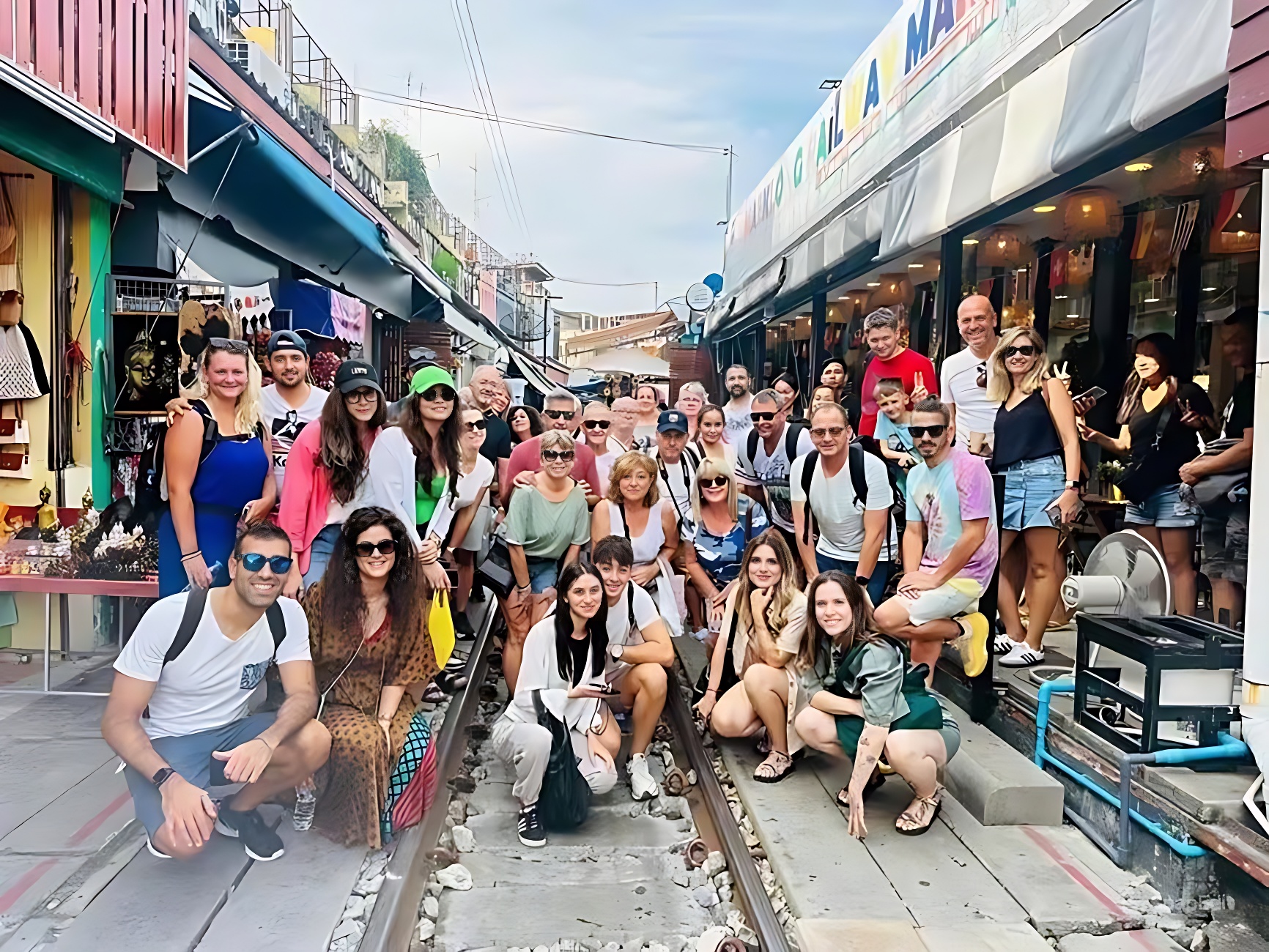 Bangkok to Damnoen Saduak Private Tour & Mae Klong Train Market