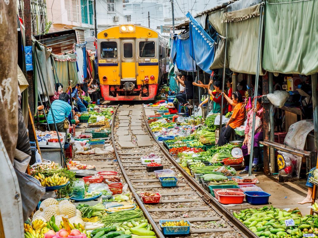 Bangkok to Damnoen Saduak Private Tour & Mae Klong Train Market