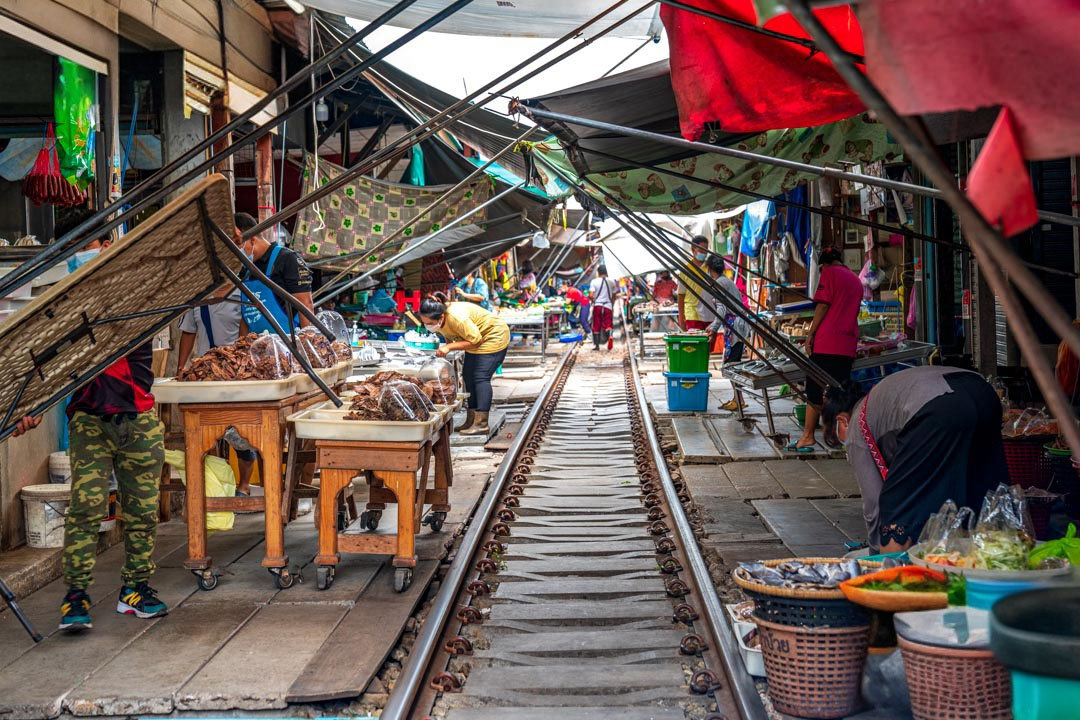 Bangkok to Damnoen Saduak Private Tour & Mae Klong Train Market