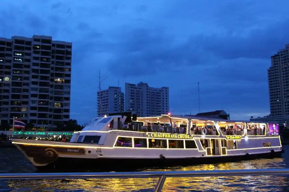 Bangkok: Chaophraya Cruise: A Magical Evening of Dinner, Music & River View