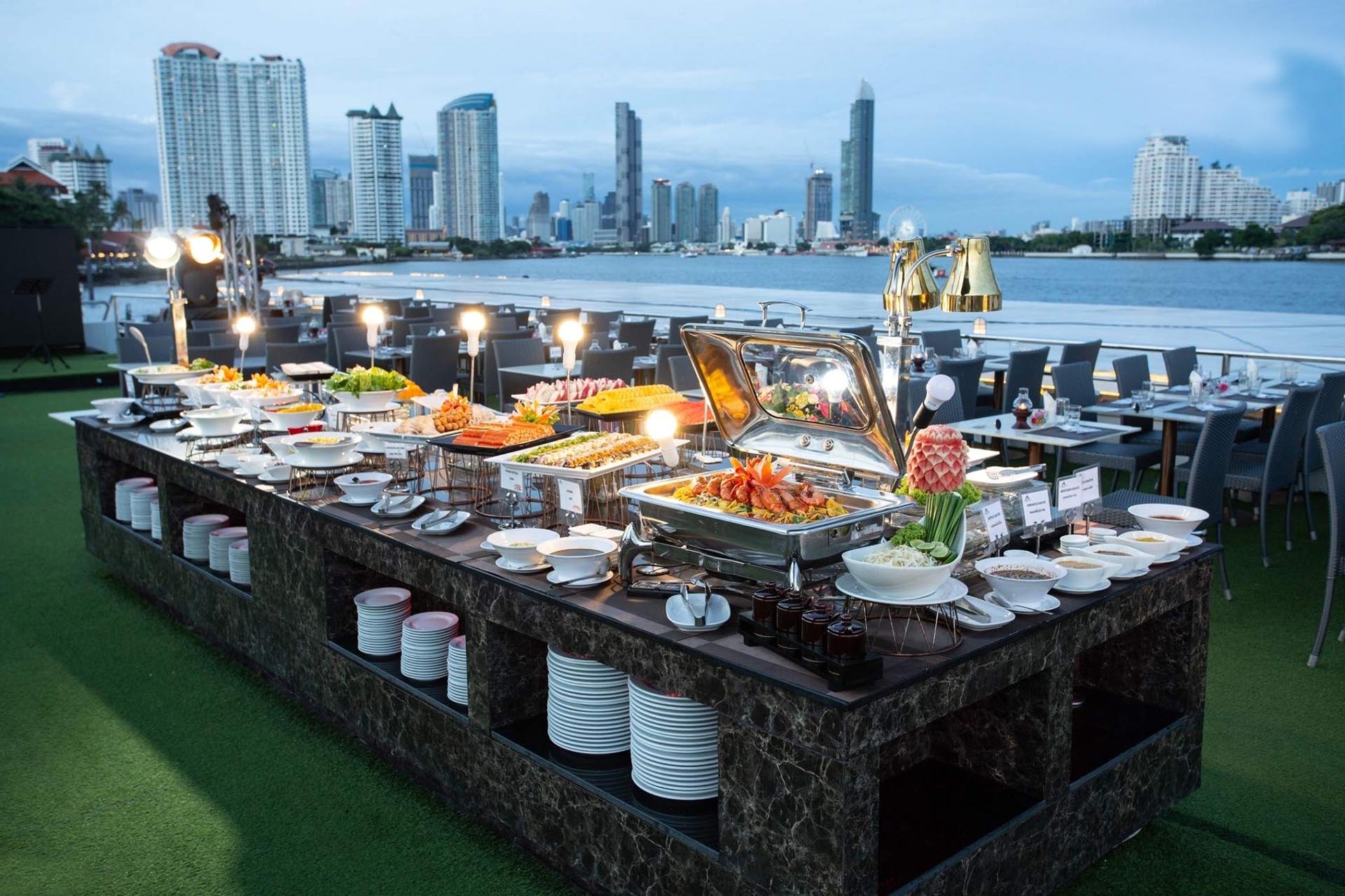 Bangkok: Alangka Cruise Buffet on the Chao Phraya River
