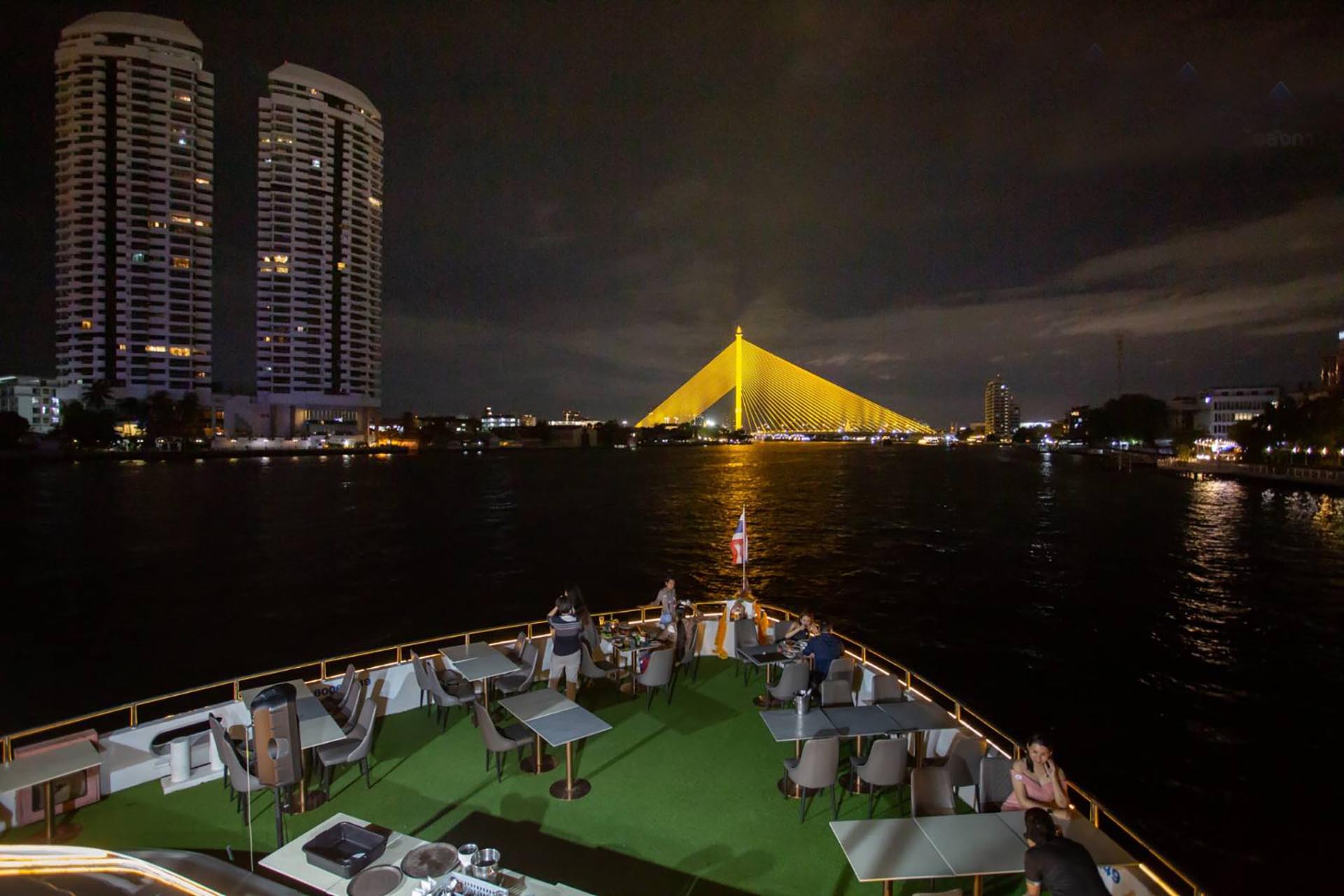 Bangkok: Alangka Cruise Buffet on the Chao Phraya River