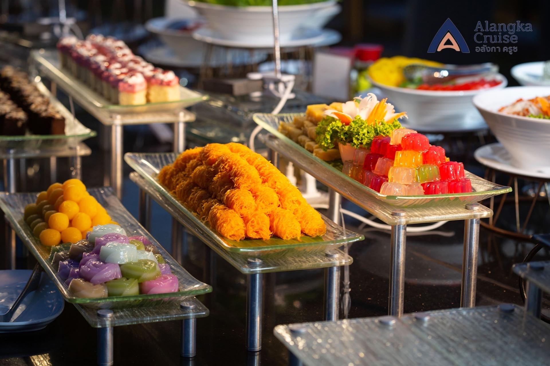 Bangkok: Alangka Cruise Buffet on the Chao Phraya River