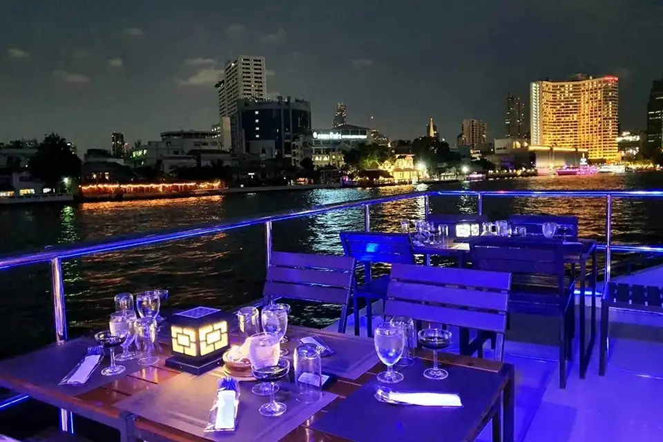 Bangkok: Vela Cruise Buffet Dinner on the Chao Phraya