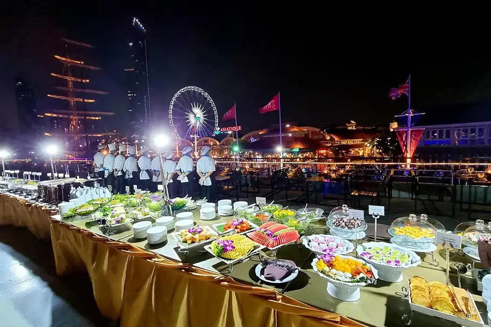 Bangkok: Vela Cruise Buffet Dinner on the Chao Phraya