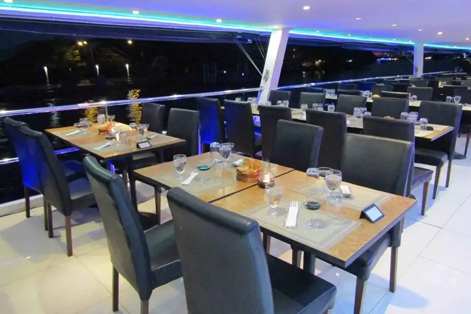Bangkok: Vela Cruise Buffet Dinner on the Chao Phraya