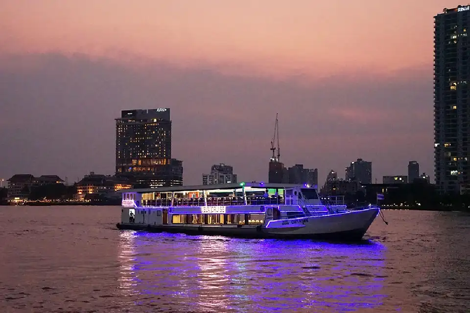 Bangkok: Vela Cruise Buffet Dinner on the Chao Phraya