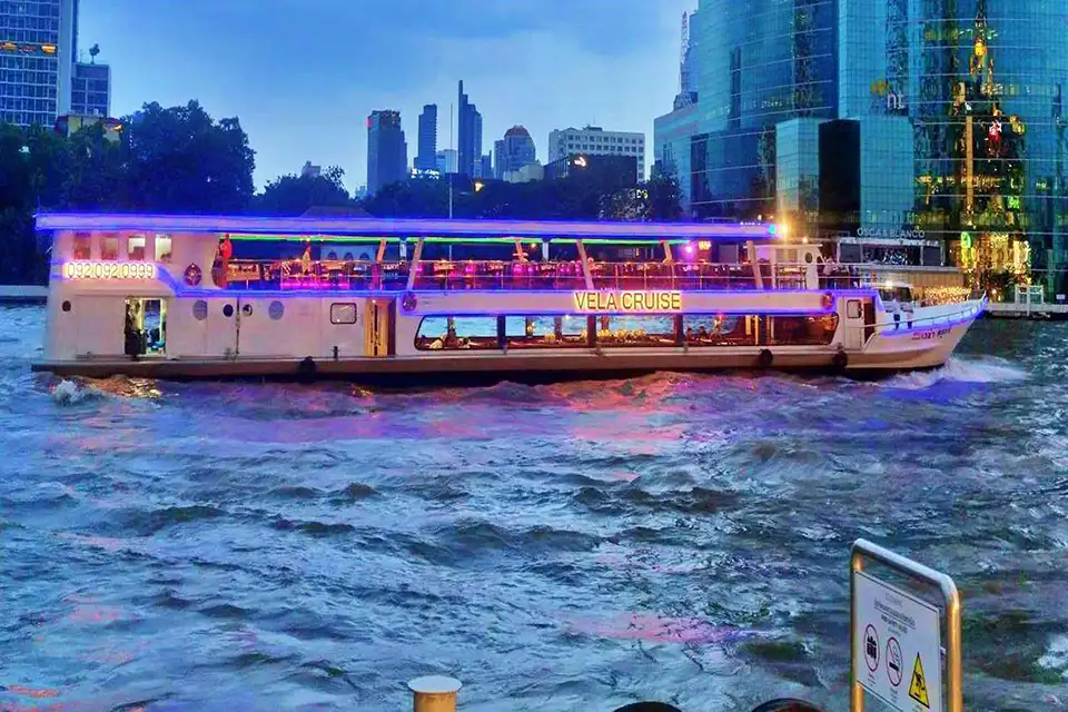 Bangkok: Vela Cruise Buffet Dinner on the Chao Phraya