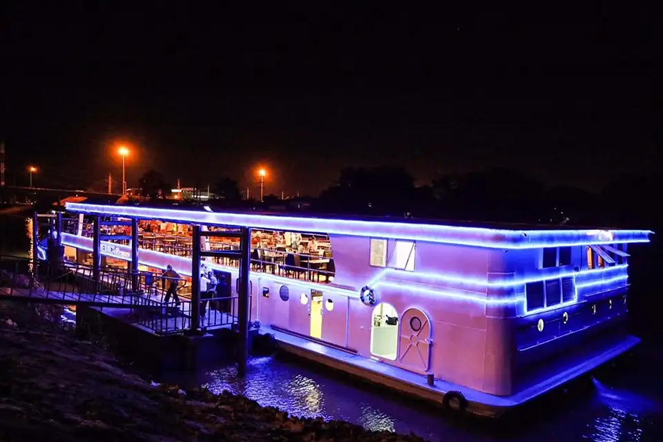 Bangkok: Vela Cruise Buffet Dinner on the Chao Phraya