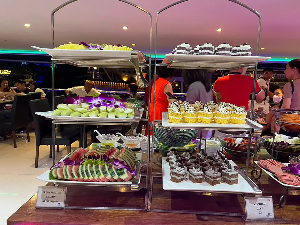 Bangkok: Vela Cruise Buffet Dinner on the Chao Phraya