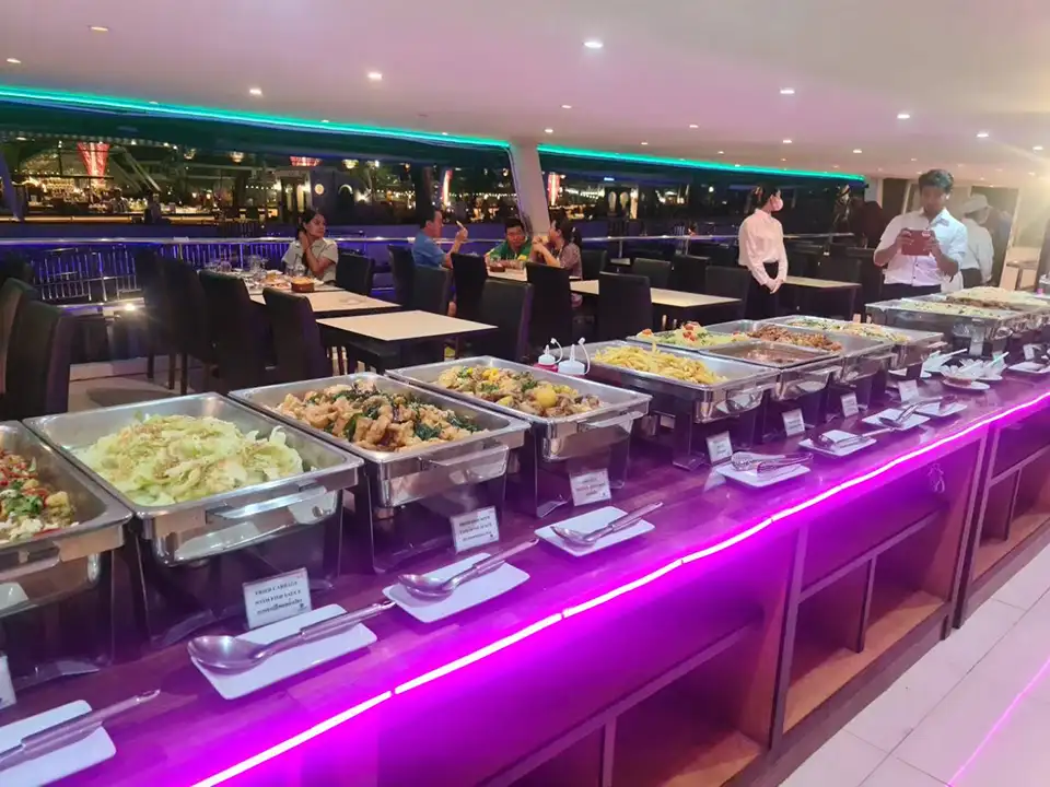 Bangkok: Vela Cruise Buffet Dinner on the Chao Phraya
