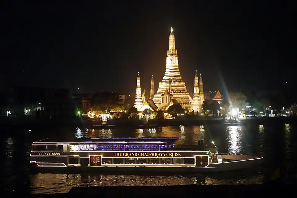 Bangkok: Chaophraya Cruise: A Magical Evening of Dinner, Music & River View