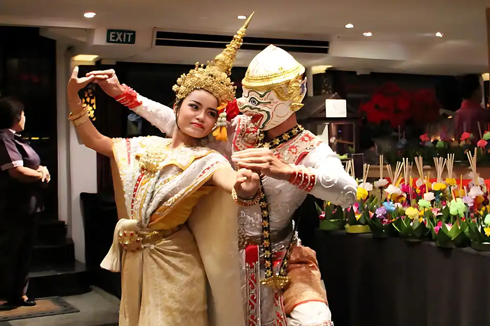 Bangkok: Chaophraya Cruise: A Magical Evening of Dinner, Music & River View