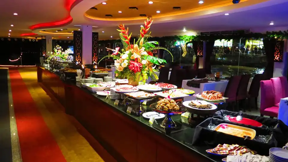 Bangkok: Chaophraya Cruise: A Magical Evening of Dinner, Music & River View