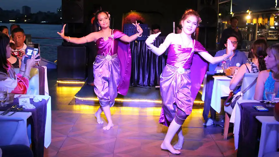 Bangkok: Chaophraya Cruise: A Magical Evening of Dinner, Music & River View