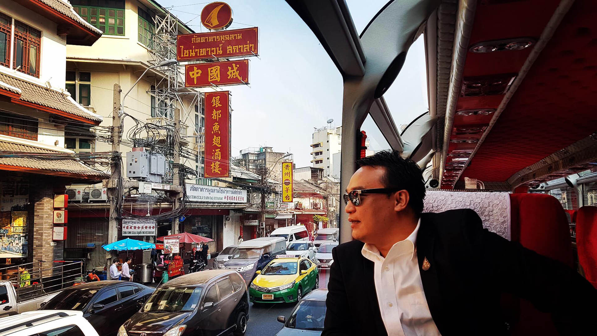 Bangkok: Michelin Dining on Wheels Thai Bus Food Tour Experience