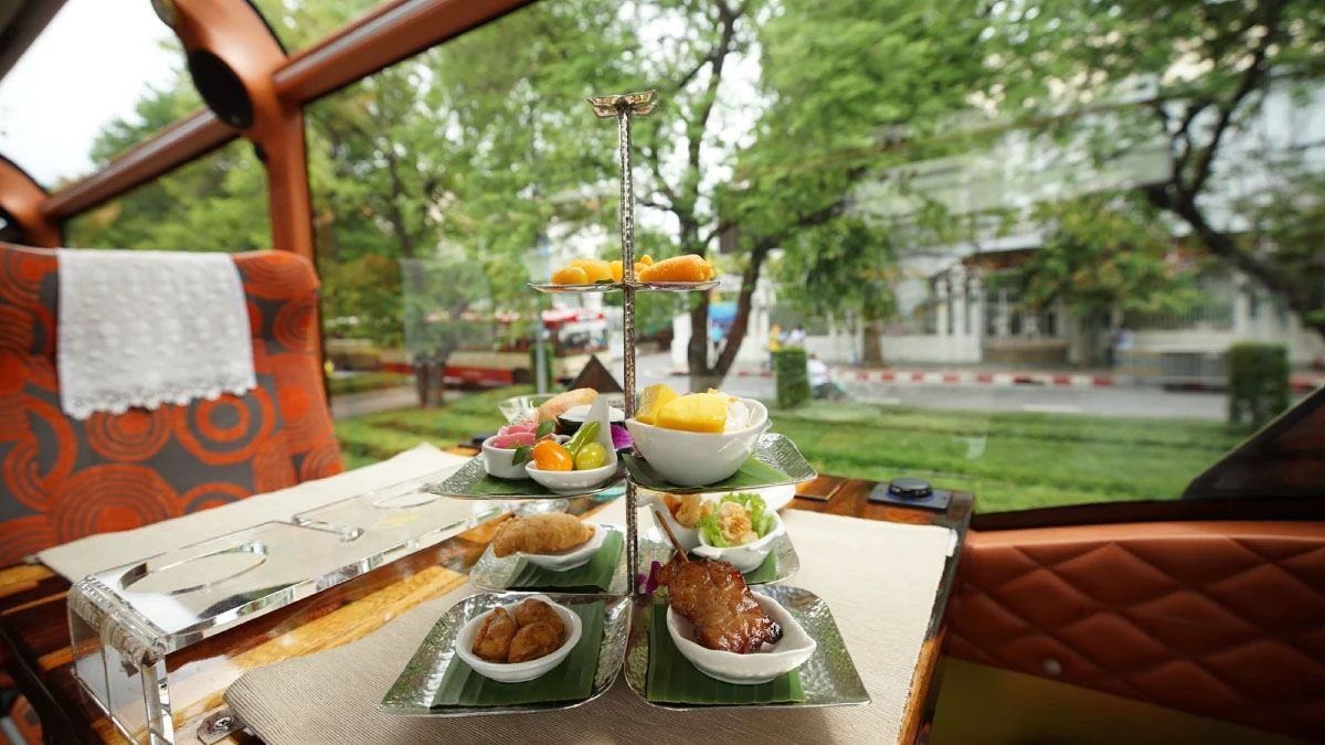 Bangkok: Michelin Dining on Wheels Thai Bus Food Tour Experience