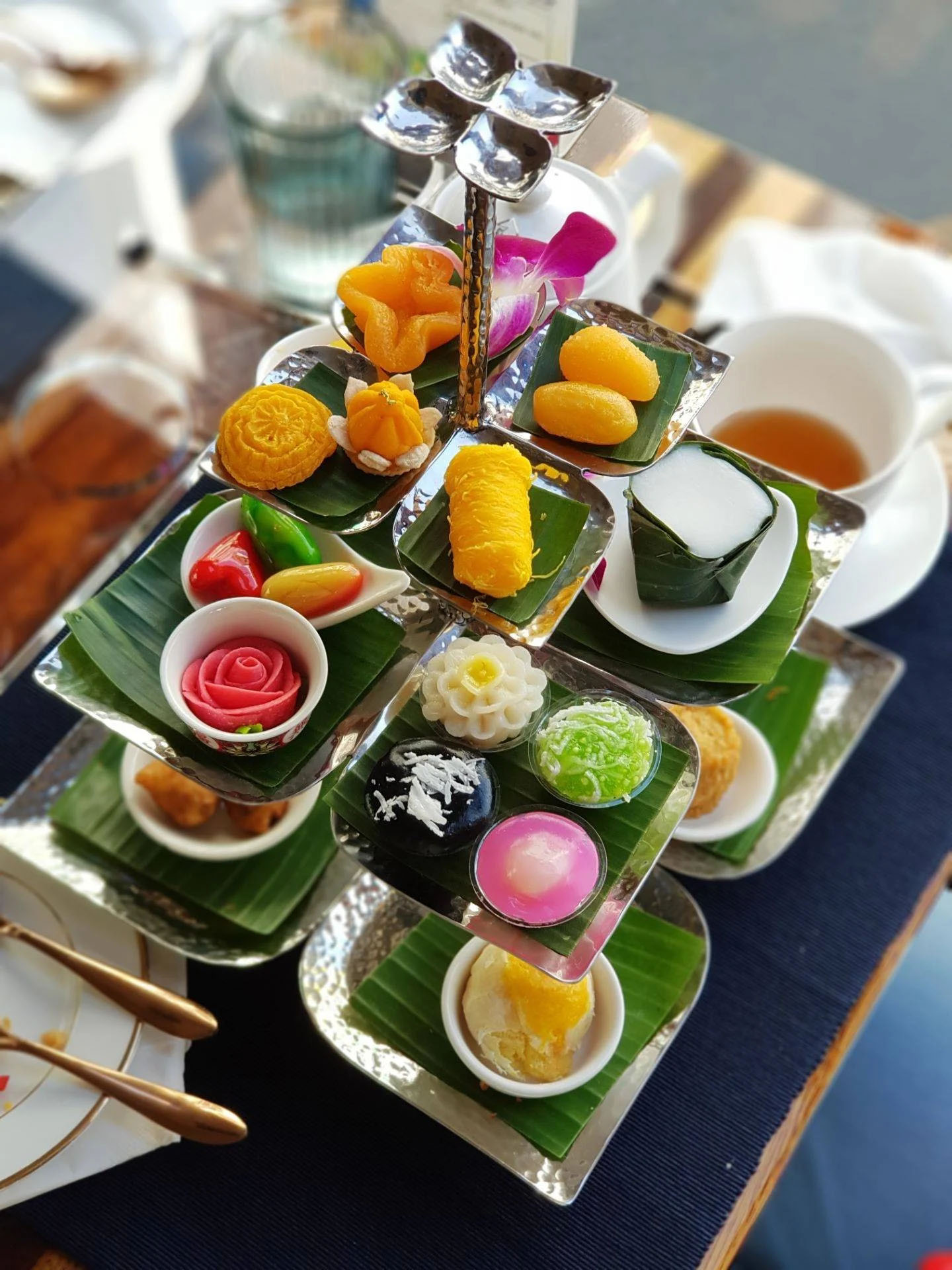 Bangkok: Michelin Dining on Wheels Thai Bus Food Tour Experience