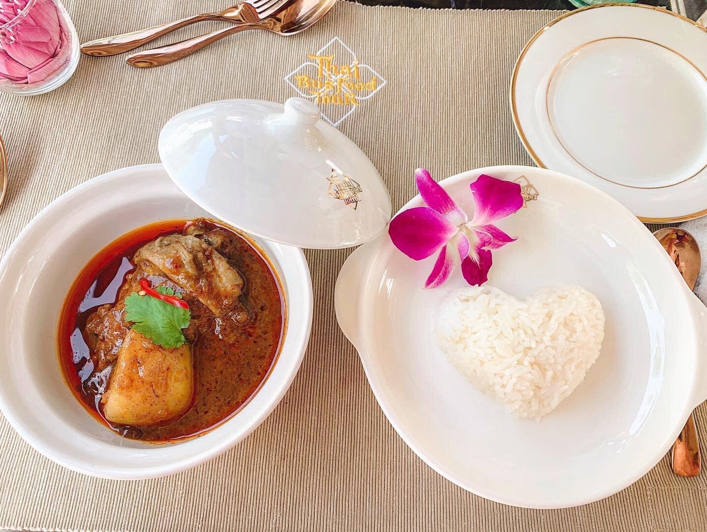 Bangkok: Michelin Dining on Wheels Thai Bus Food Tour Experience