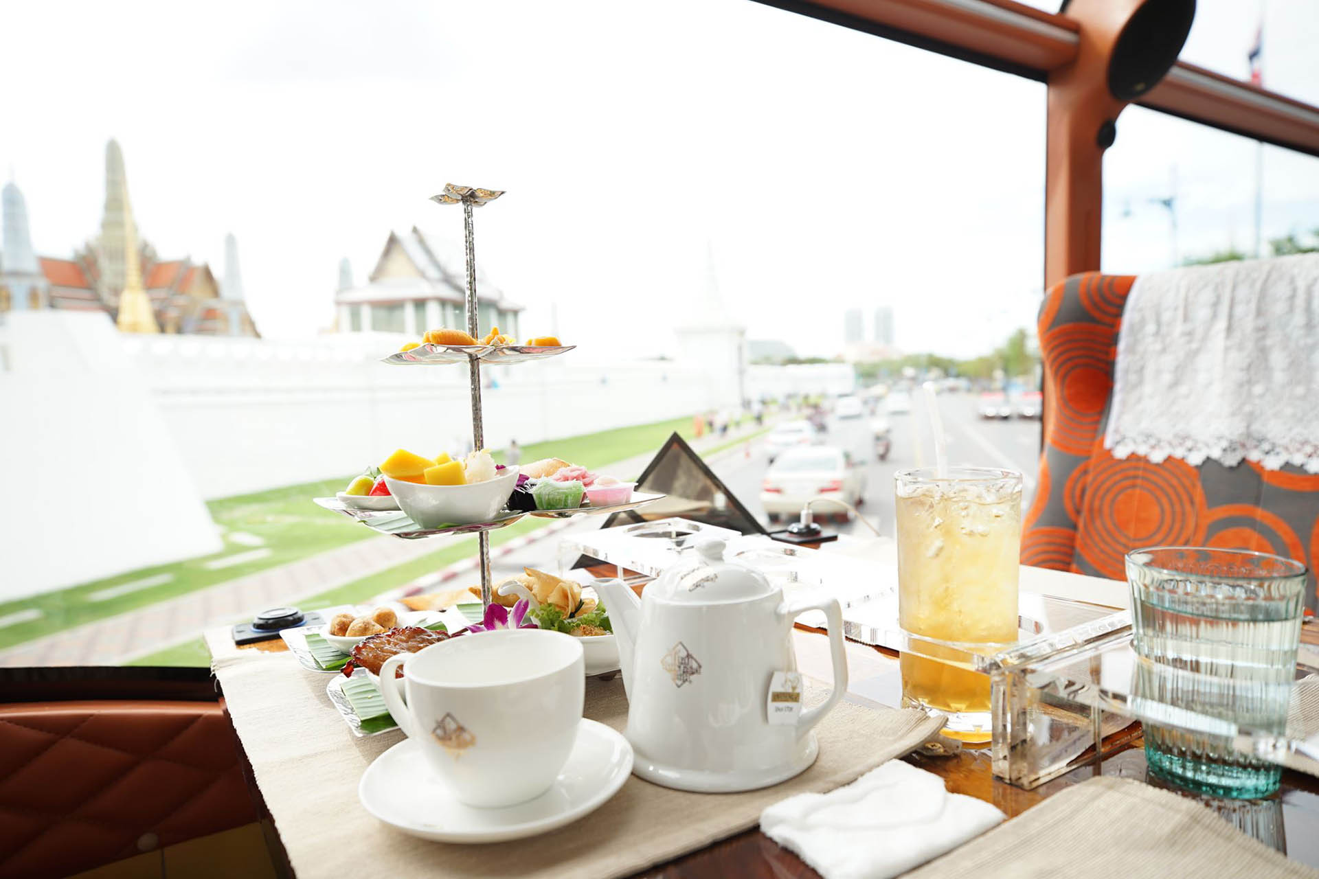 Bangkok: Michelin Dining on Wheels Thai Bus Food Tour Experience