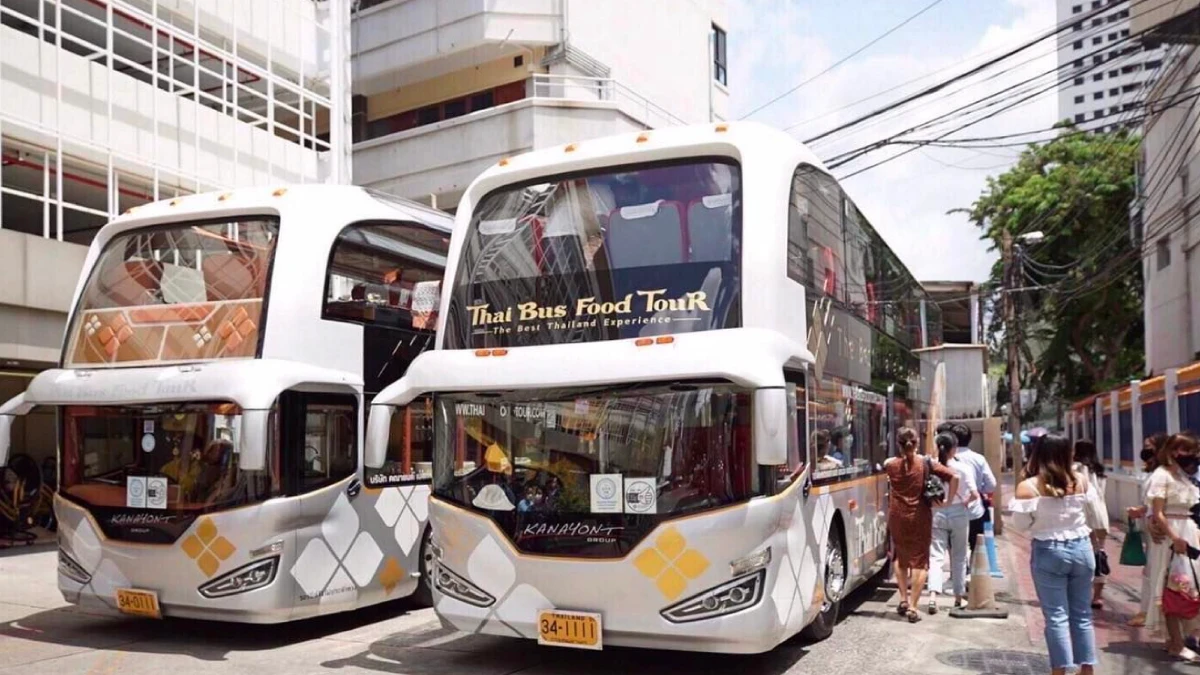 Bangkok: Michelin Dining on Wheels Thai Bus Food Tour Experience