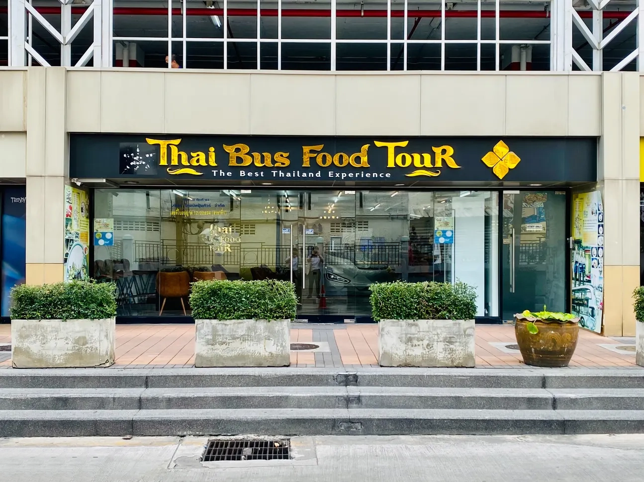 Bangkok: Michelin Dining on Wheels Thai Bus Food Tour Experience