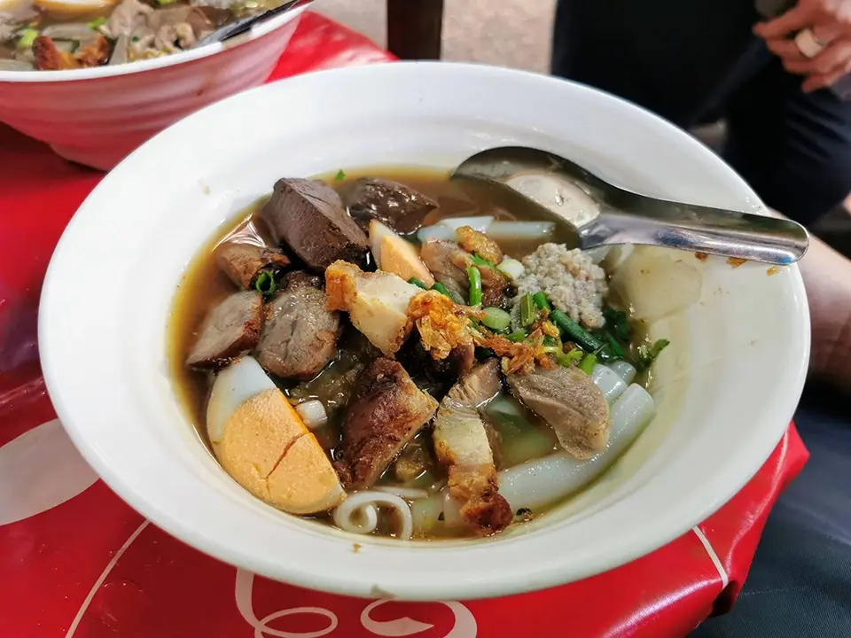 Top Bangkok Street Food: Guay Jub peppery pork soup with rolled noodles at a Chinatown street stall