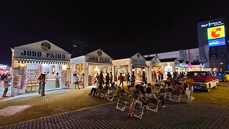 JODD Fairs offers a vibrant mix of shopping and chill-out spots under the Bangkok skyline.