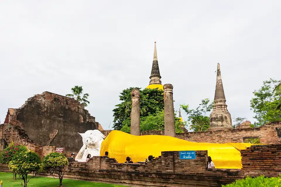 From Bangkok: Ayutthaya Night Tour with Night Market and Hotel Transfer (Join Tour)