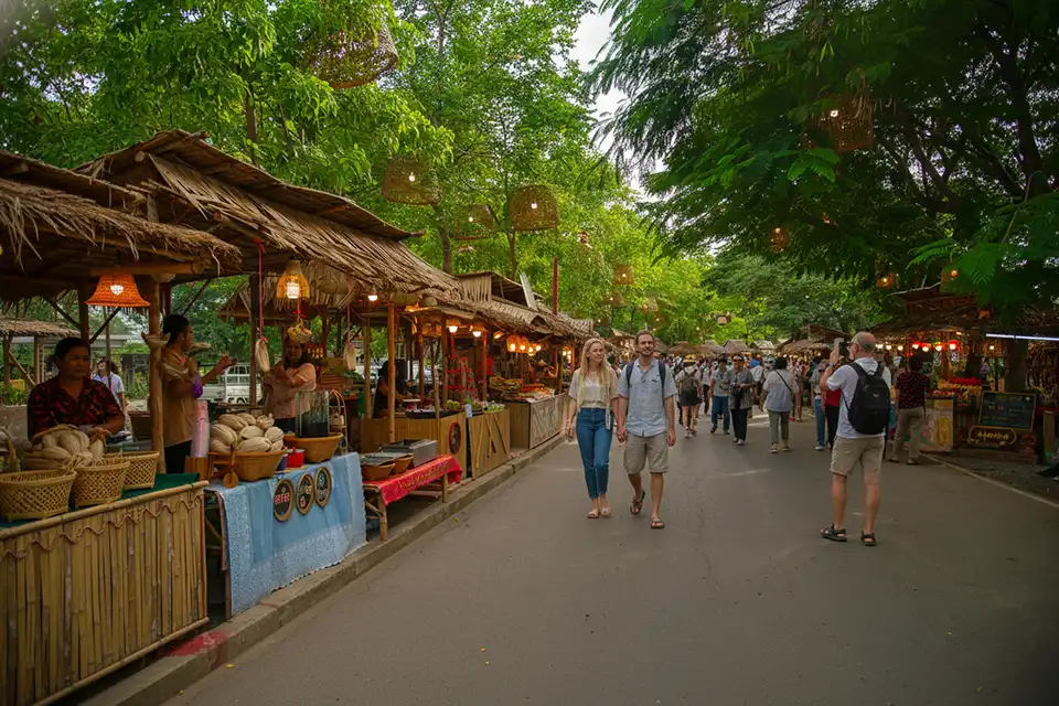 From Bangkok: Ayutthaya Night Tour with Night Market and Hotel Transfer (Join Tour)