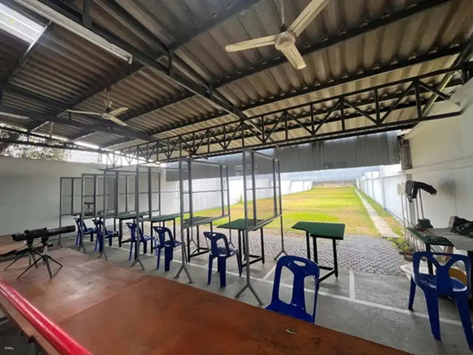 Bangkok: Ratchanawi Bang Na Shooting Range Experience