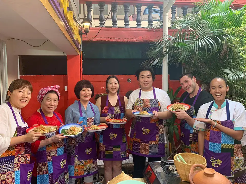 Bangkok: Siamese Cookery House with Market Tour