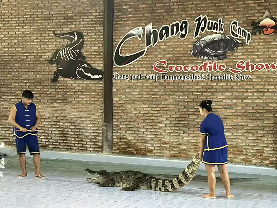 Bangkok: Chang Puak Camp Damnoen Saduak