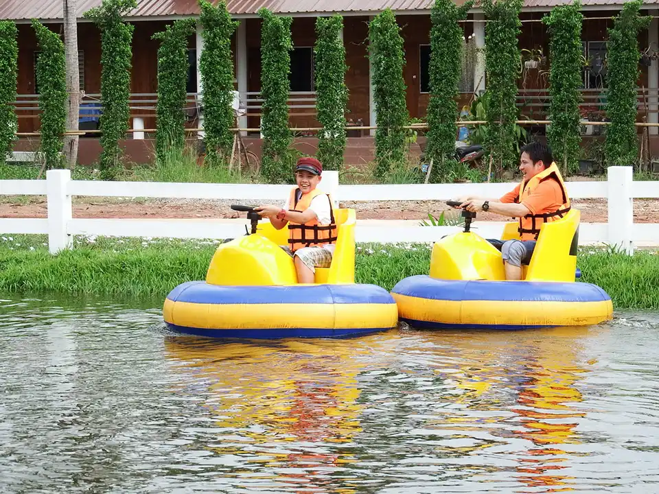 Bangkok: Chang Puak Camp Damnoen Saduak
