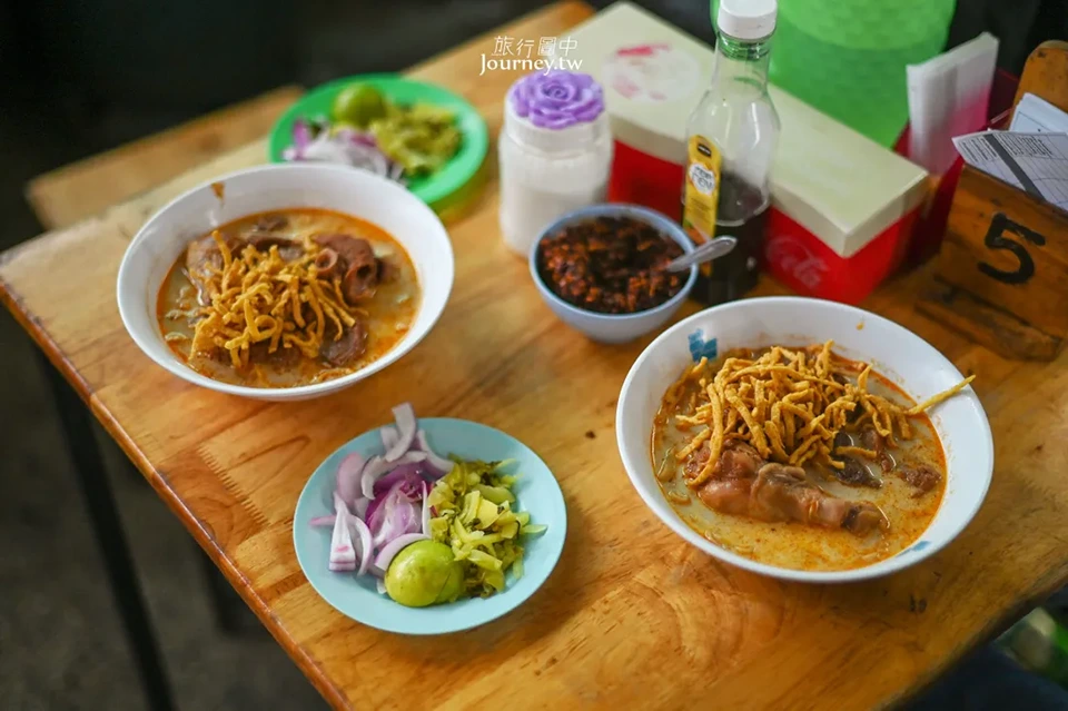 Chiang Mai 5 Famous Khao Soi Lung Prakit Kad Kom – Aromatic and Tangy