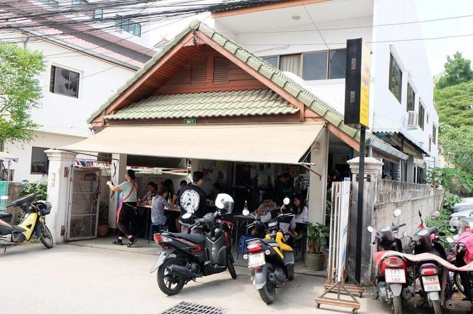 Chiang Mai 5 Famous Khao Soi Mae Sai – The Classic Favorite