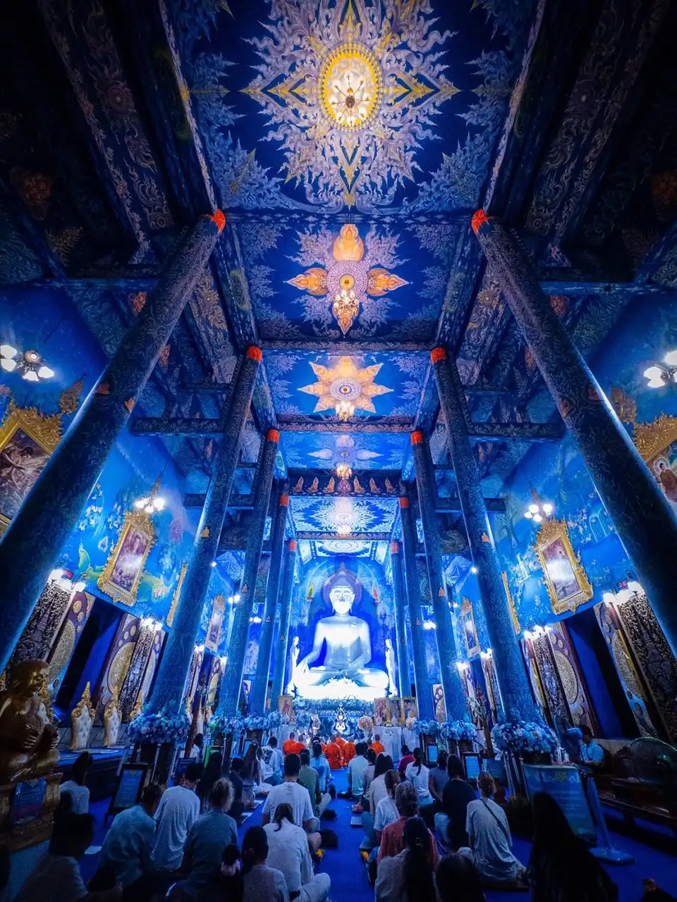 From Chiang Mai: Red Temple, White Temple, Blue Temple and Lalita Cafe: Chiang Rai