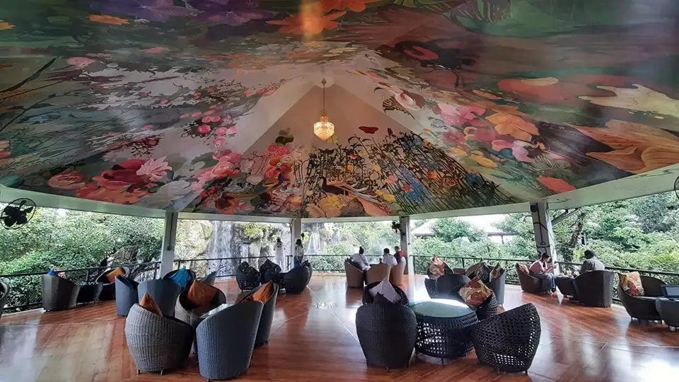 From Chiang Mai: Red Temple, White Temple, Blue Temple and Lalita Cafe: Chiang Rai