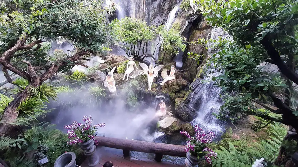 From Chiang Mai: Red Temple, White Temple, Blue Temple and Lalita Cafe: Chiang Rai