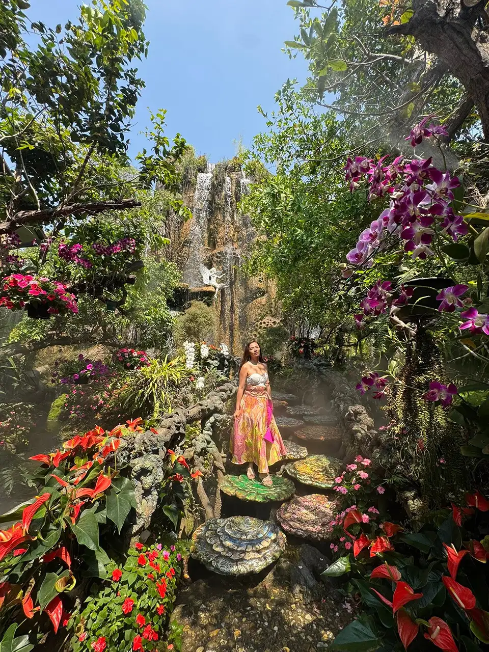 From Chiang Mai: Red Temple, White Temple, Blue Temple and Lalita Cafe: Chiang Rai
