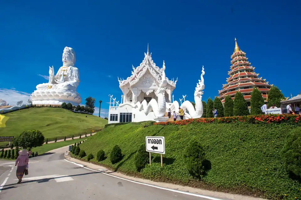 From Chiang Mai: Red Temple, White Temple, Blue Temple and Lalita Cafe: Chiang Rai