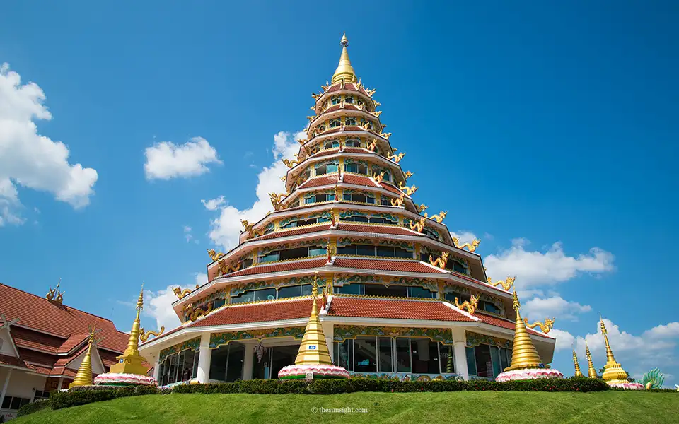 From Chiang Mai: Red Temple, White Temple, Blue Temple and Lalita Cafe: Chiang Rai