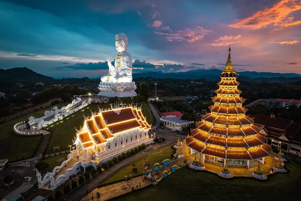 From Chiang Mai: Red Temple, White Temple, Blue Temple and Lalita Cafe: Chiang Rai