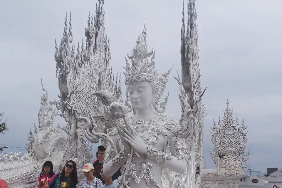 From Chiang Mai: Red Temple, White Temple, Blue Temple and Lalita Cafe: Chiang Rai