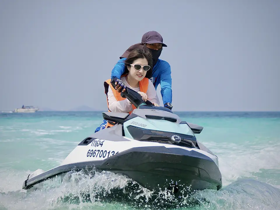 Pattaya: Koh Larn Join Tour by Speedboat