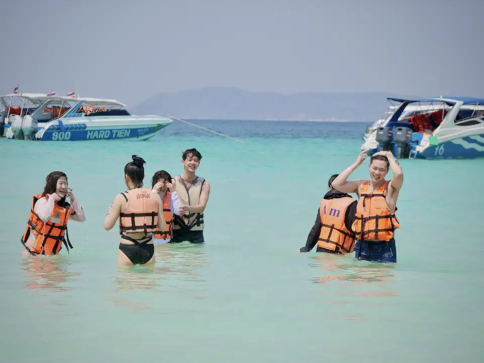 Pattaya: Koh Larn Join Tour by Speedboat