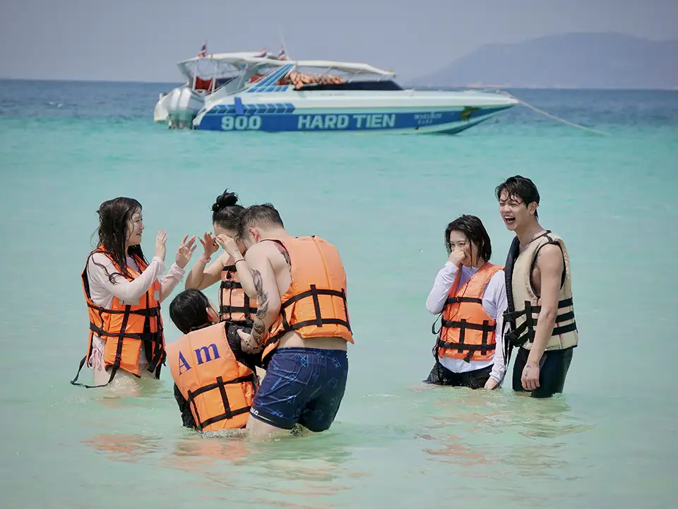 Pattaya: Koh Larn Join Tour by Speedboat