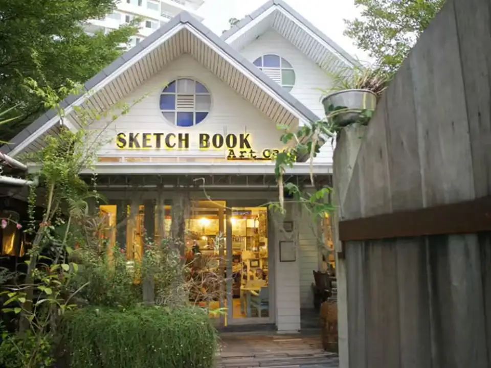 Family Trip in Pattaya: Family-friendly The Sketch Book Art Café in Pattaya with its distinctive cottage-style architecture and welcoming atmosphere